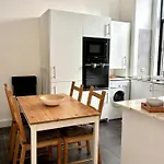 Sj2de Heart Of Lisbon, 1min To Augusta Arch! Spacious 2 Apts With 4br& 2ba * リスボン